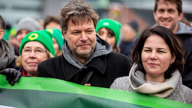 民调支持率第一德国绿党迎来新党员申请热潮