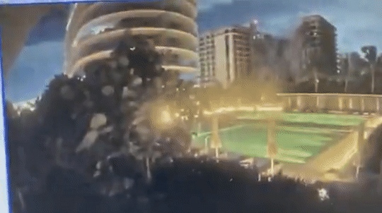 美国迈阿密一栋公寓垂直崩塌99人下落不明监控画面拍下可怕一幕